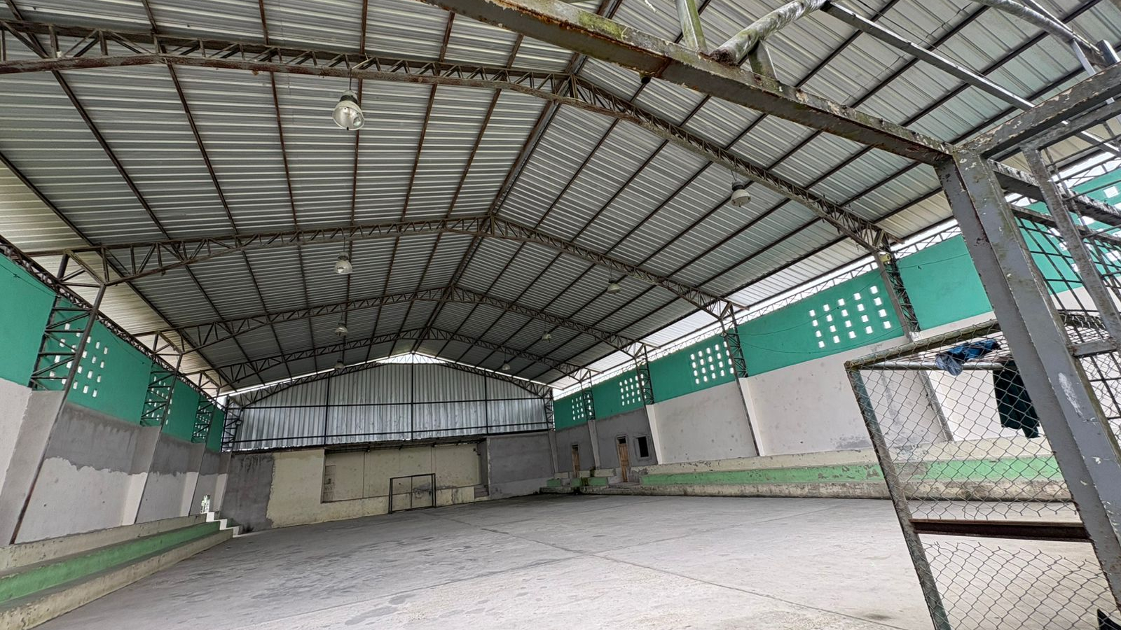 Se mejora la iluminación de los espacios deportivos del cantón San Lorenzo
